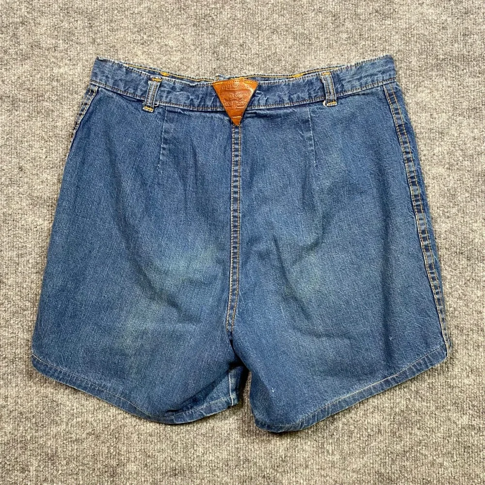 Vintage Levis High Waisted Denim Shorts Medium Wash Blue 32 Waist‎ 90s 776M